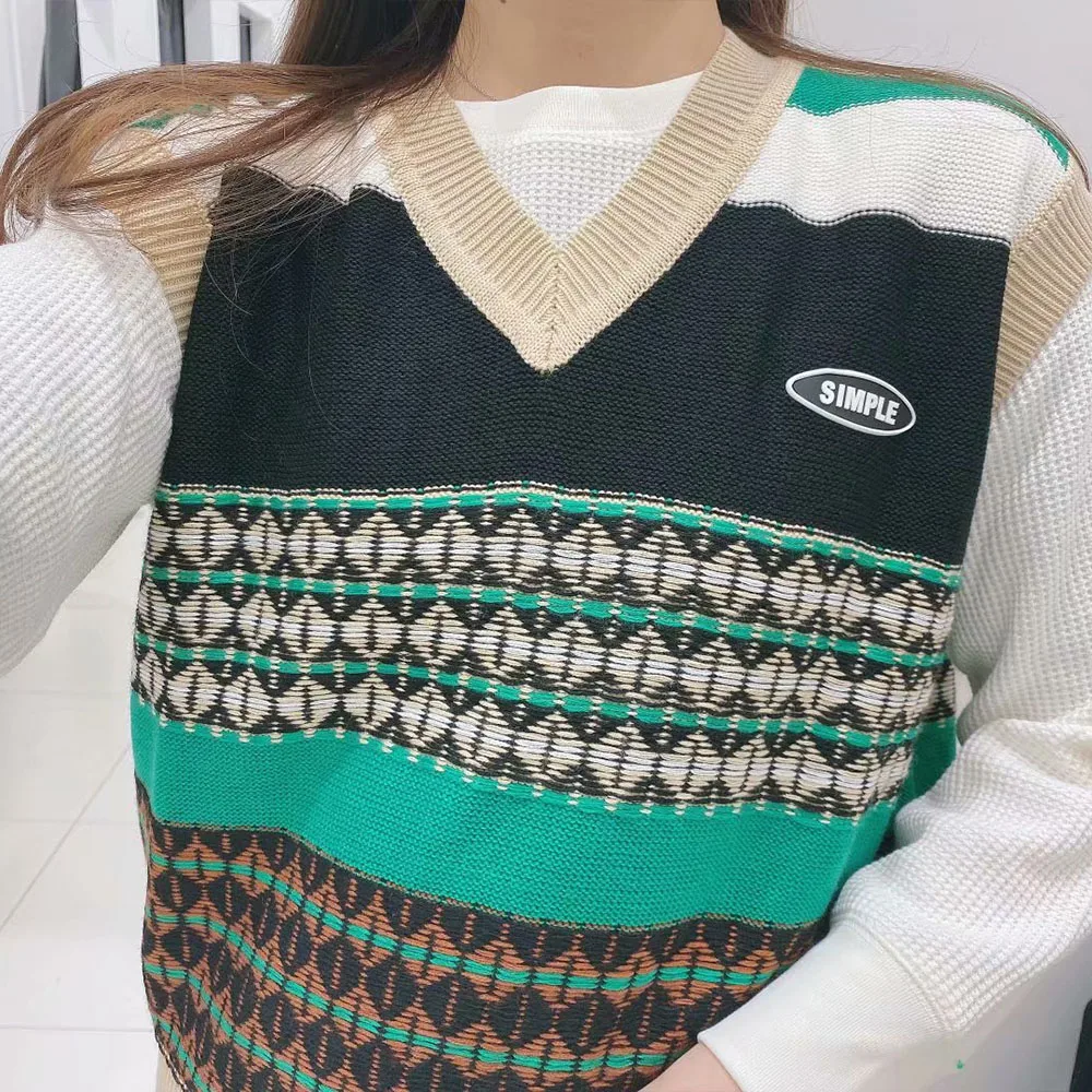 

2021 Spring and Autumn New Contrast Stitching Pattern V-neck Loose Woolen Vest Women Pullover Top