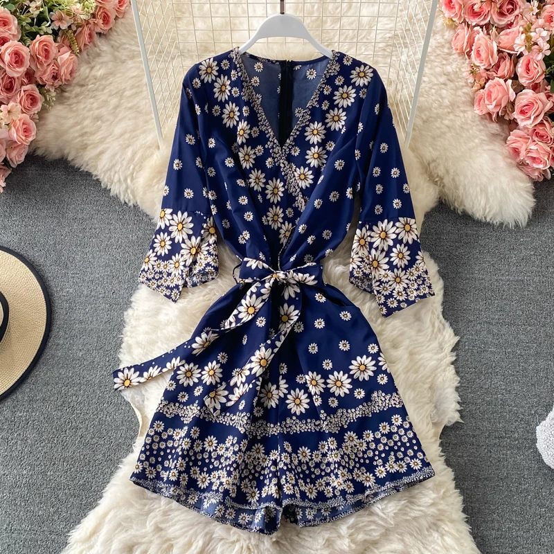 

Floral v-neck jumpsuit 2021 summer new women fashion rompers omighty slim wide leg shorts fashion small fresh lace bodysuit