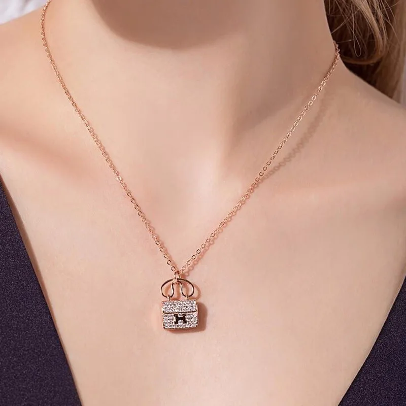 

2021 new popular letter H bag necklace lover gift female clavicle necklace three-color star with the same paragraph