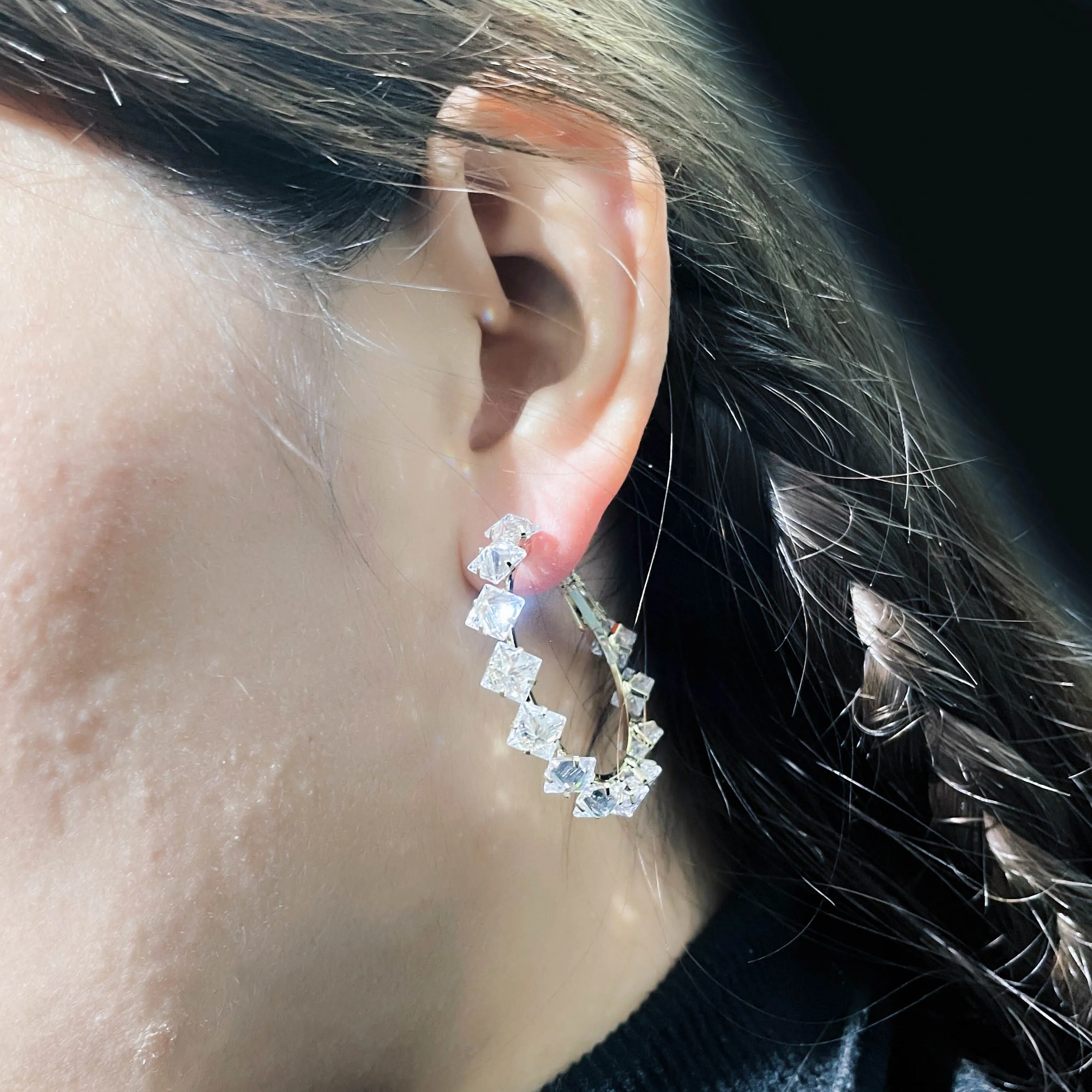 

Fashion Korean Earrings for Women Exquisite Luxury Shiny Crystals Stud Hoop Earrings Accessories Wholesale Jewelry 2021 Trend