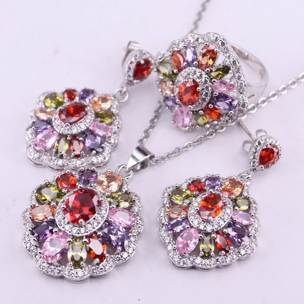 

Женские серьги и кольцо из серебра 925 пробы