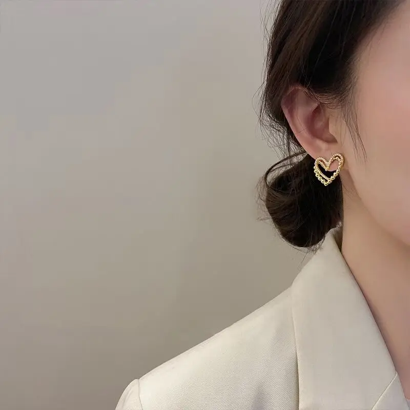

Korean Vintage Geometric Metal Rhinestone Heart Stud Earrings for Women Girls Cute Hollow Love Shape Trendy Party Jewelry