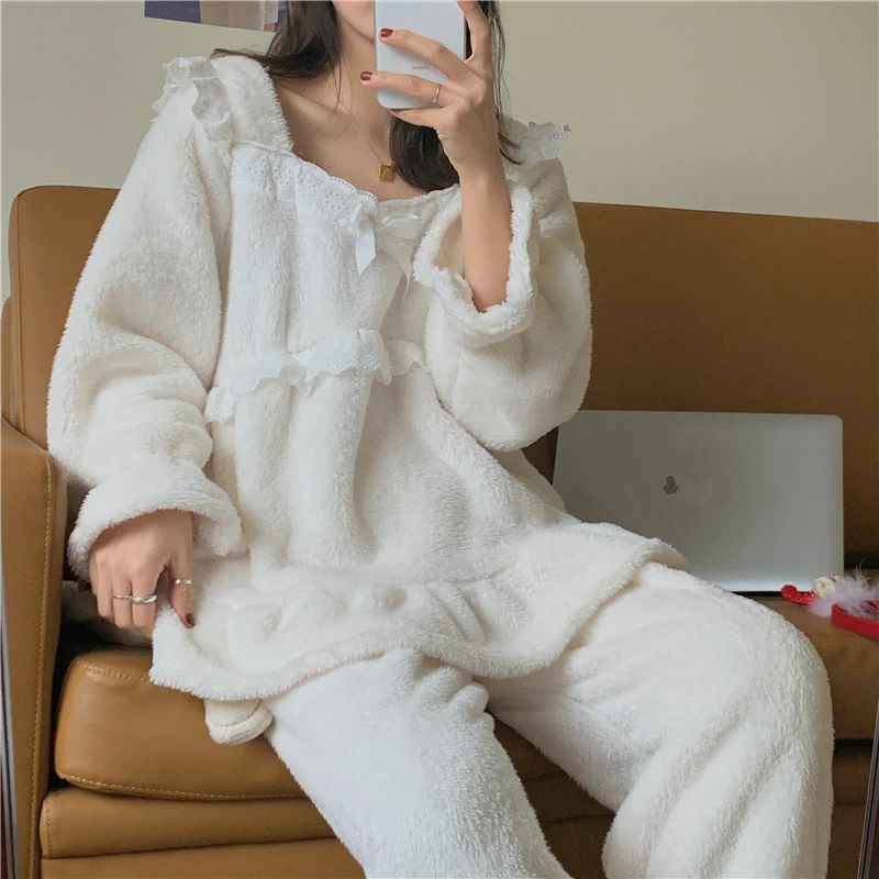 

Alien Kitty Hot Homewear Velvet Soft High Quality 2021 Girls Nightwear Stylish Loose Sweet Vintage Nightwear All Match Pajamas