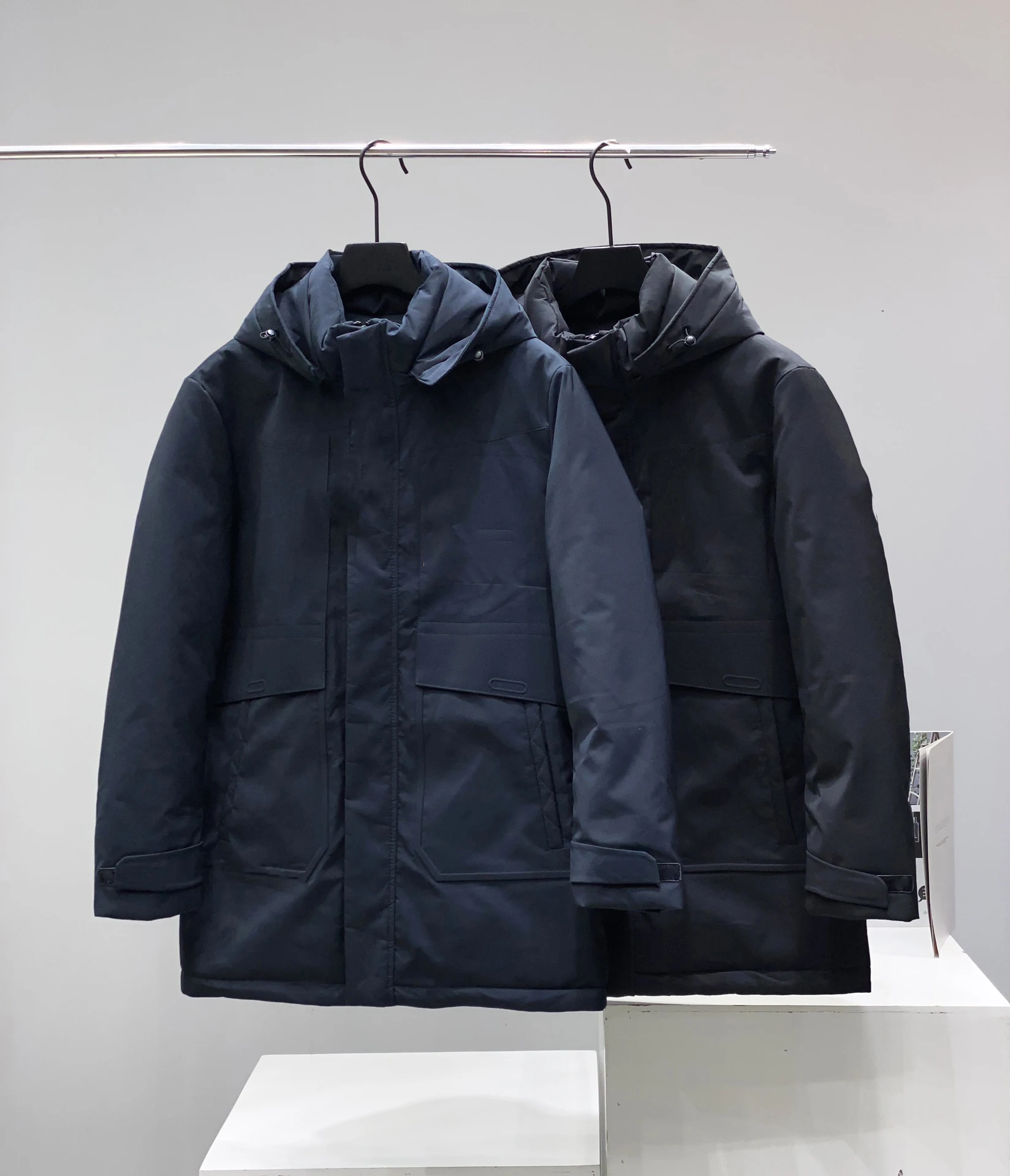 

Winter 2021 men's new simple outdoor waterproof windproof hooded casual slim mid length padded white duck down men's hooded down