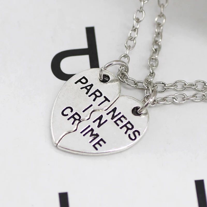

Carved Partner In Crime Choker Necklace 2pcs Carved Love Heart Statement Pendant Necklace For Best Friends Friendship Jewelry