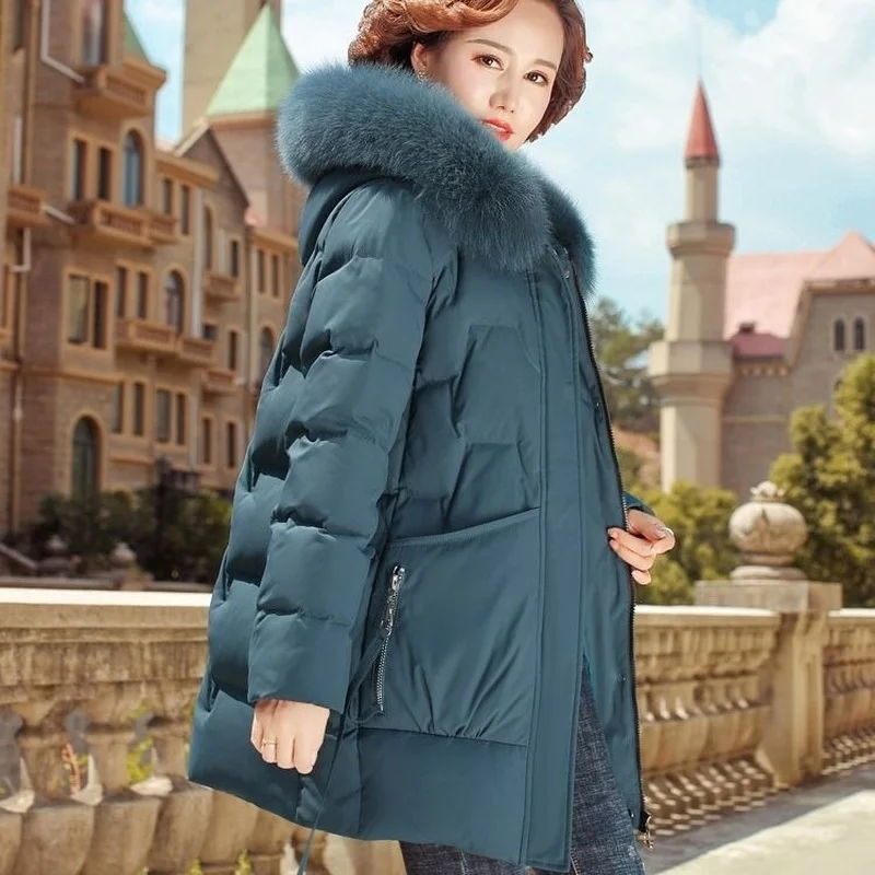 

Парка женская зимняя на хлопковом наполнителе с меховым воротником и капюшоном