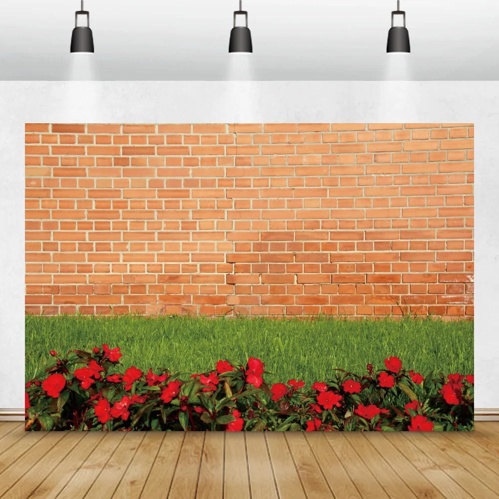 

Старая кирпичная стена винтажный фон зеленая трава красные цветы фотографический фон детский душ портрет семейная фотография
