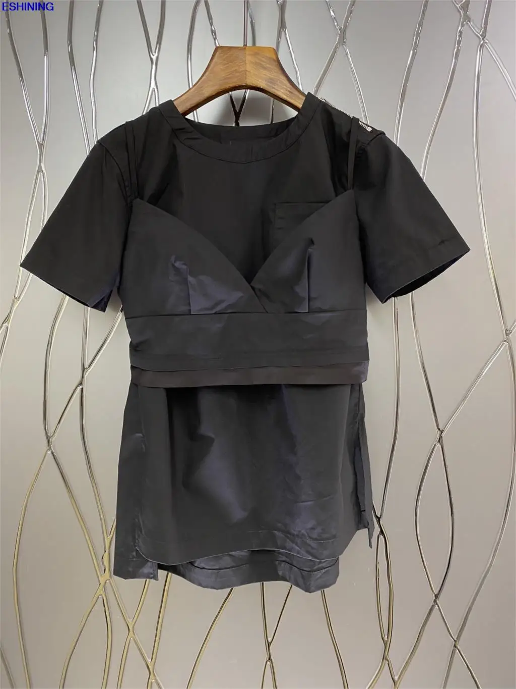 

2021 fashion new female design sense camisole over shoulder zipper round neck short-sleeved T-shirt