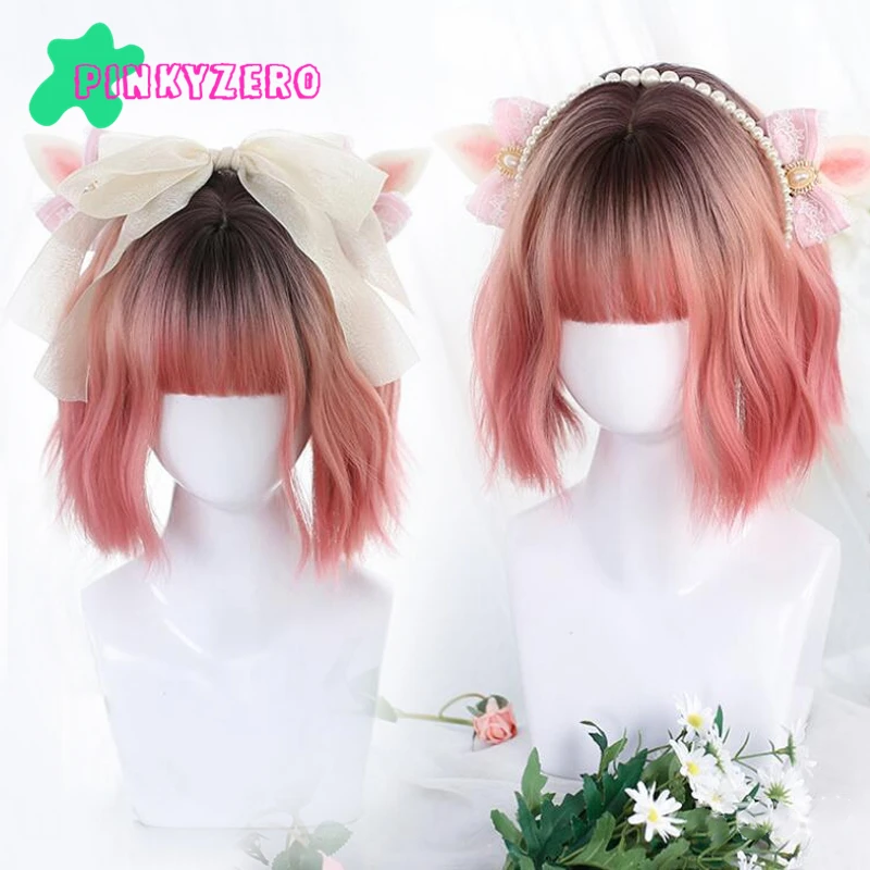 

Gradient Brown Pink Lolita Wavy Wig Harajuku Bangs Short Curly Synthetic Kawaii Hair Women Girls Free Wig Cap