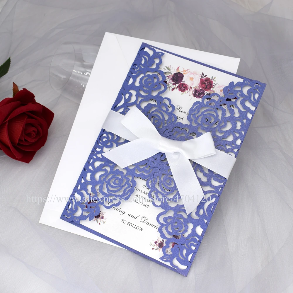 Приглашения Quinceanera с цветочным принтом и лазерной резкой 50 шт. лентой цвета
