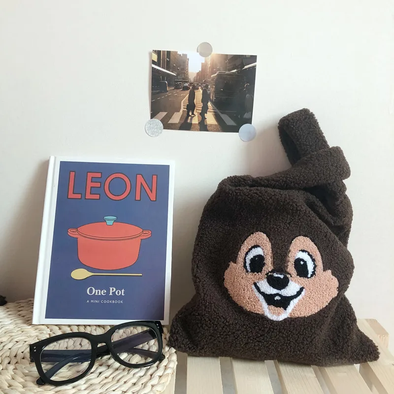 Женская сумка клатч с вышивкой белки мягкая кашемировая из овечьей шерсти