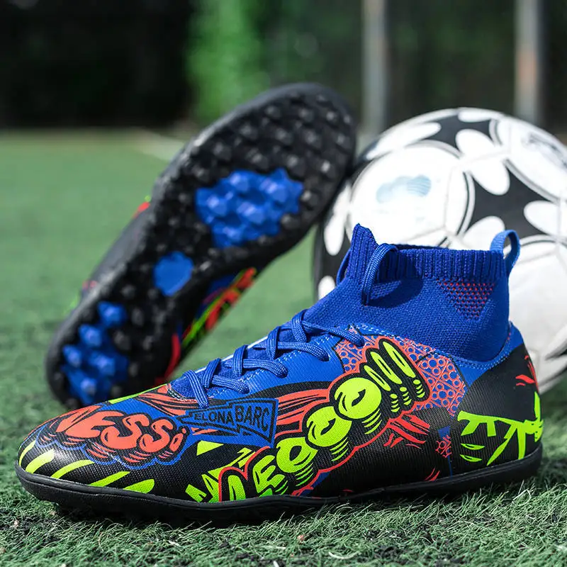 

New Colorful Men Football Shoes Graffiti Printed Fashion Sneakers Male Outdoor Grass TF Man High Soccer Shoes chuteira society