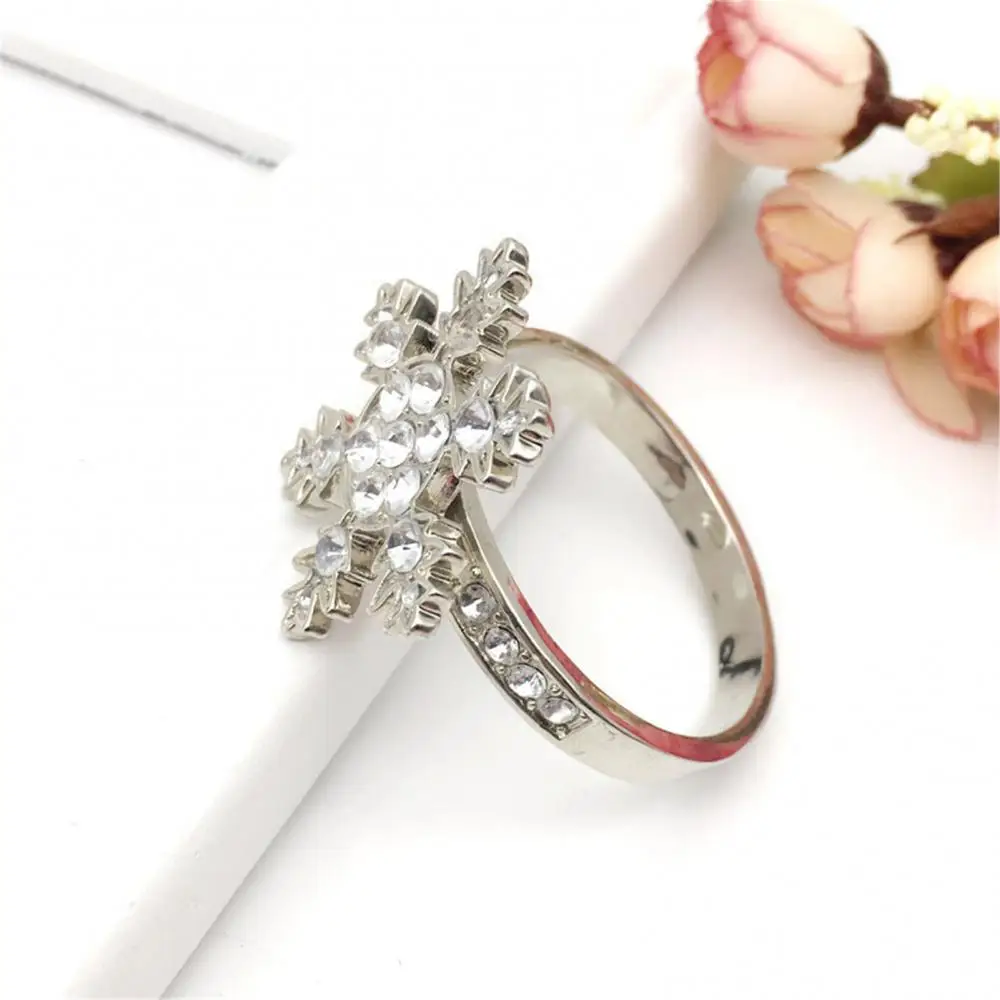 

4Pcs Snowflake Circle Dinner Party Decor Napkin Ring Christmas Towel Buckles Portable,Napkin Accessory Napkin Rings Snowflake