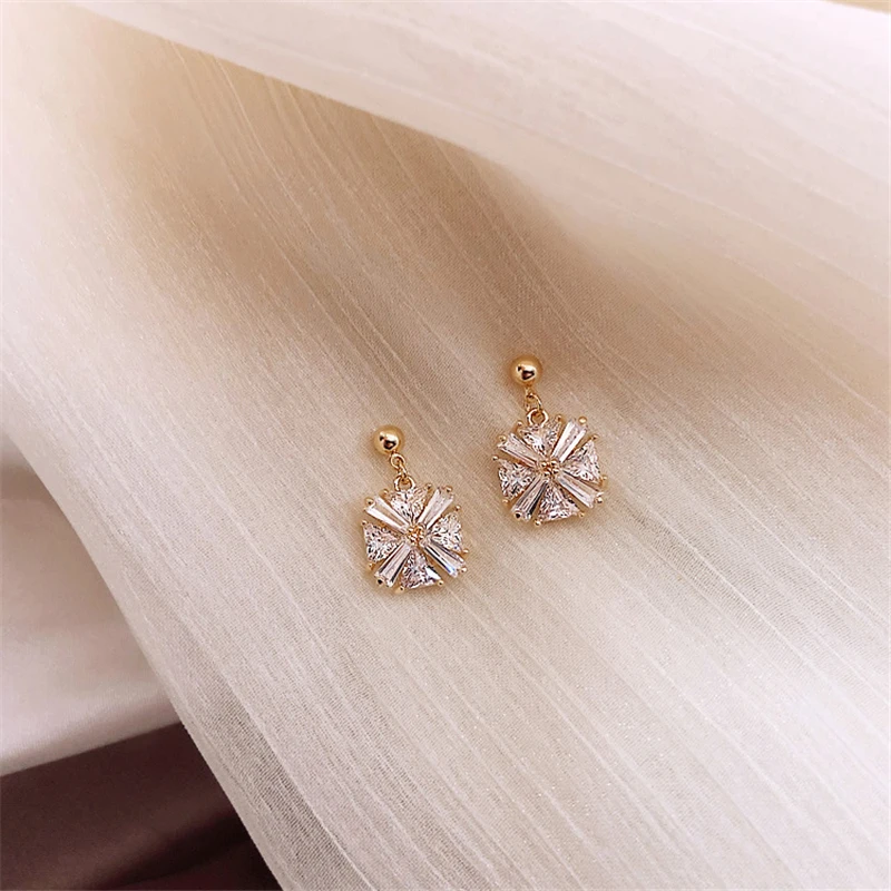 

South Korea new style square flash gets geometrical and irregular ear nail tide, the earring of temperamental vogue woman