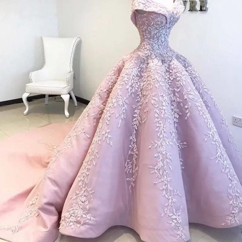 Dubai Princess Lush Prom Dresses 2020 Vintage Embroidery Lace Pleated Long Ball Gowns Robe De Soiree Saudi Arabic Prom Gowns