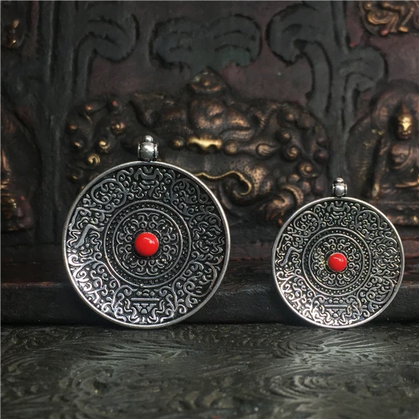 

Кулон из восьми диаграмм девятого дворца