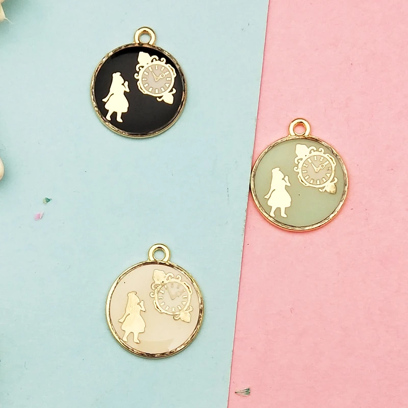 10 шт. Алиса: безумие возвращается часы сплава эмали Подвески Кулоны из