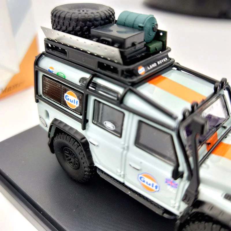 Модель Master 1/64 для L-R Defender 110 с чемоданом литые модели коллекционные игрушки