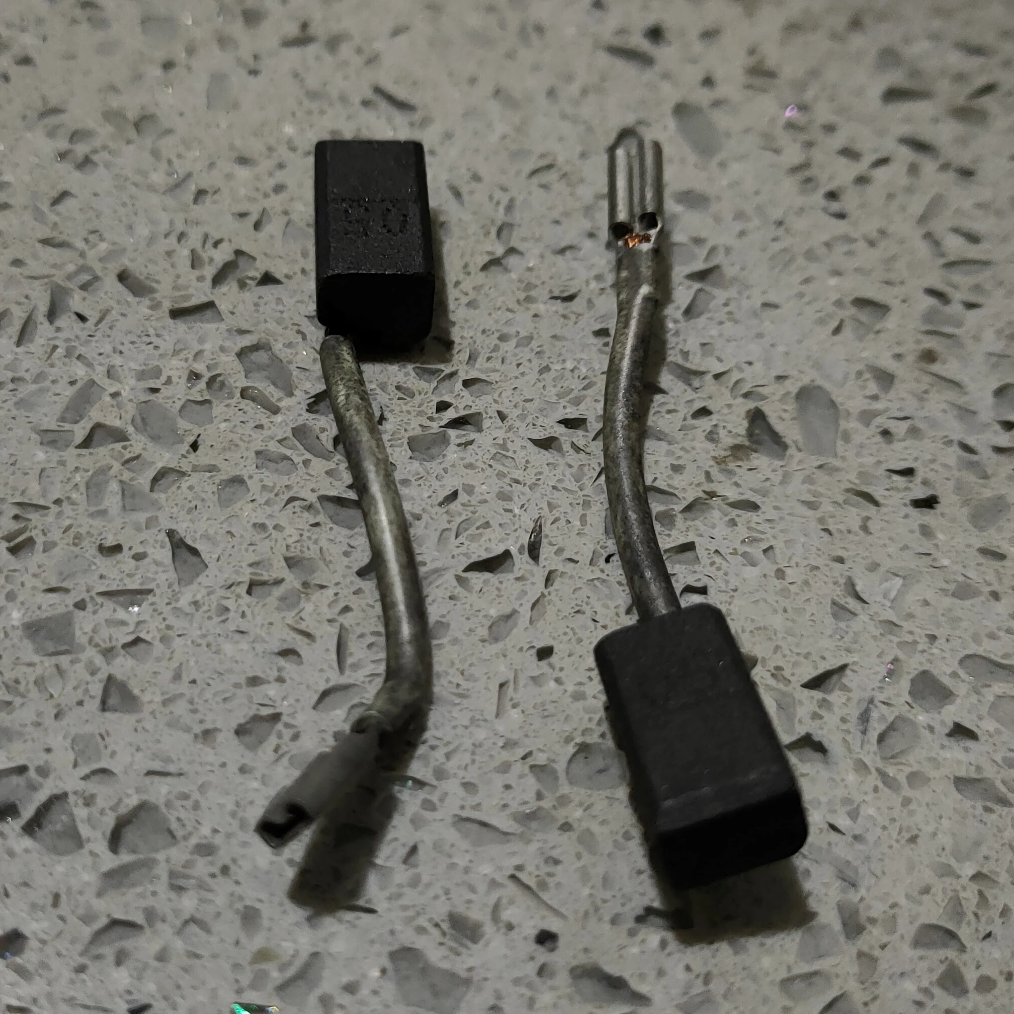 

G13ss2 Carbon Brushes Fit For Hitachi G13ss2 G13se4 G10sr4 G10ss2 Angle Grinder Brushes And Accessories 7.4mm*6.5mm*14mm