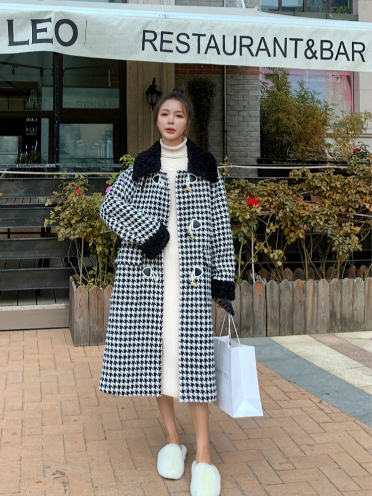 

2020 Winter Long Woolen Coat Women's Stitching Lamb Hair Horn Button Korean Jacket Thick Warm High-quality Wool Blended Clothes