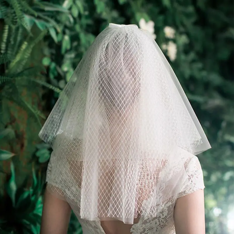 4 Tier Layered Women Wedding Veil Hollow Out Grid Mesh Short Fluffy Tulle Retro Bridal Veil Night Party Costume With Metal Combs