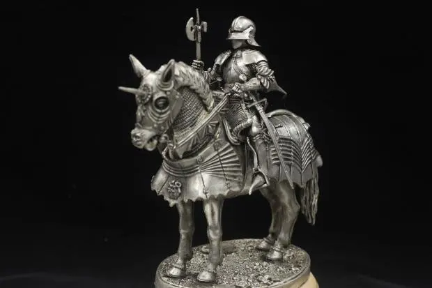 Фигурка рыцарь в масштабе 1:18 из олова металлическая средневековая Готическая