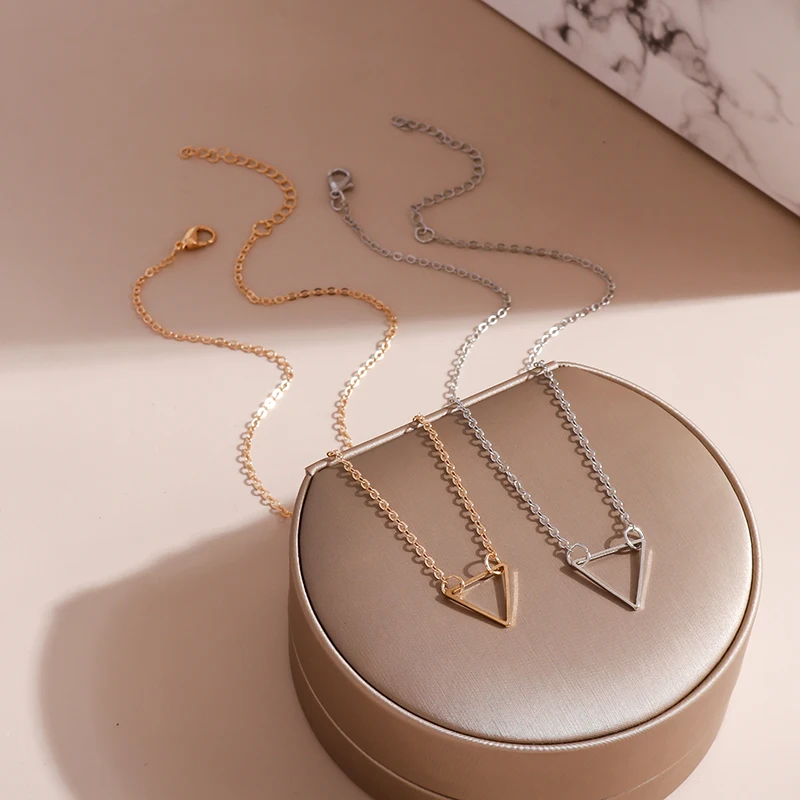 

New Fashion Graceful Clavicle Chain Hollow Triangle Pendant Necklaces for Women Punk Rock Party Neck JewelryCollier