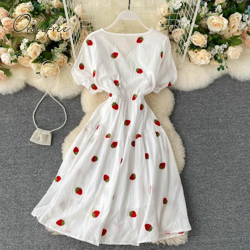 

2021 Summer Women Embroidery White Dress Short Sleeve Pineapple Strawberry Embroidered Tunic Beach Dress