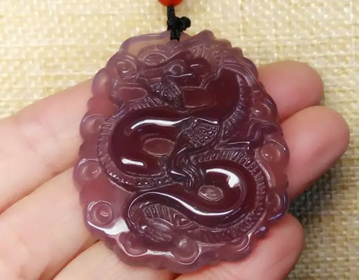 Очаровательная подвеска из Императорского фиолетового Агата Восточного размера