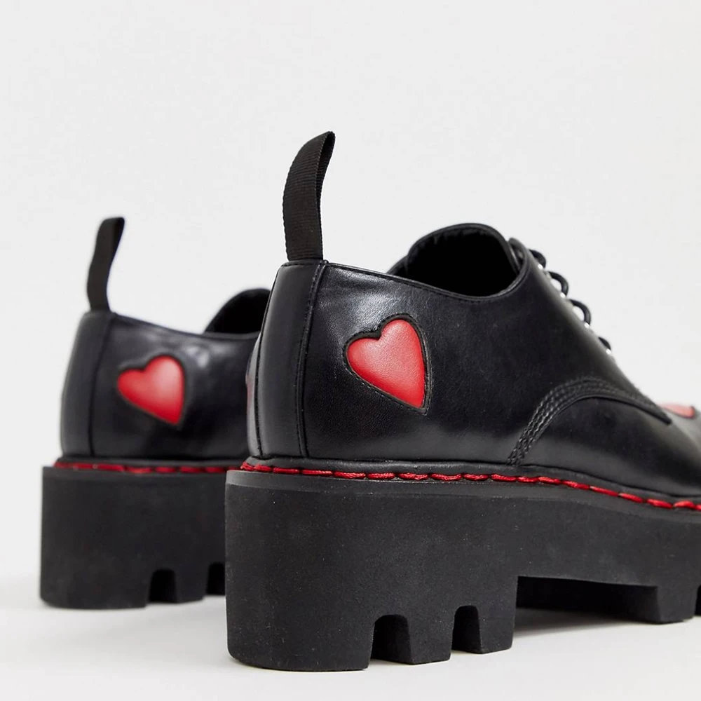 Perixir женские кожаные ботильоны на плоской подошве со шнуровкой украшенные