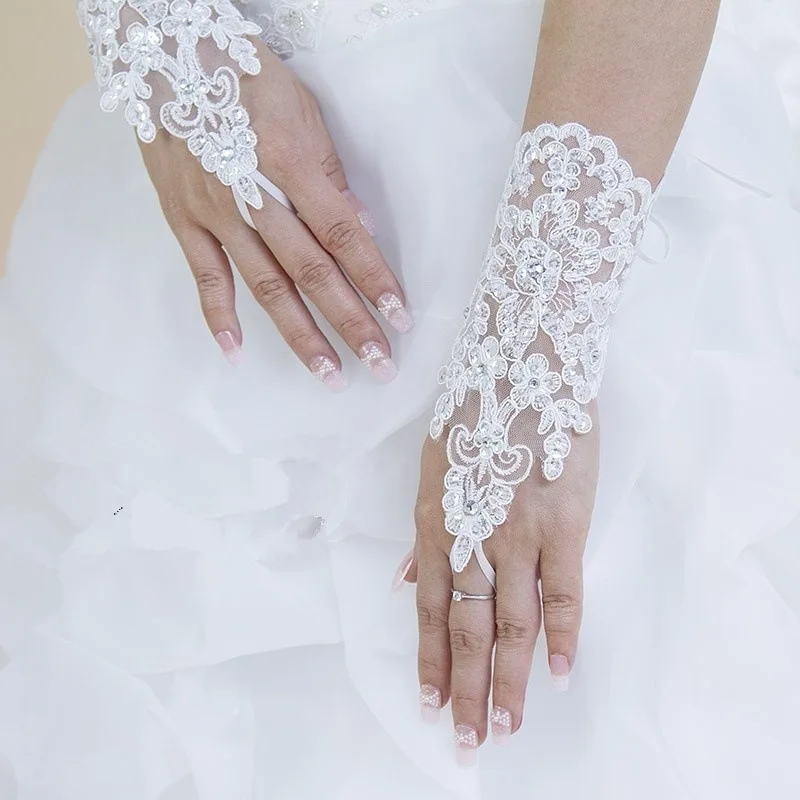 

Elegant Beaded Lace Satin Short Bridal Gloves 2021 Fingerless Wedding Gloves White Ivory Wedding Accessories Bride's Voice