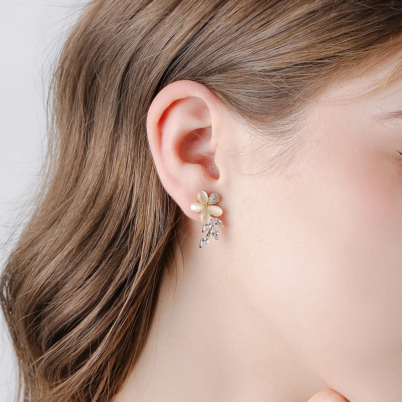 

Позолоченные модные цветочные серьги Dara для женщин, классические серьги-гвоздики