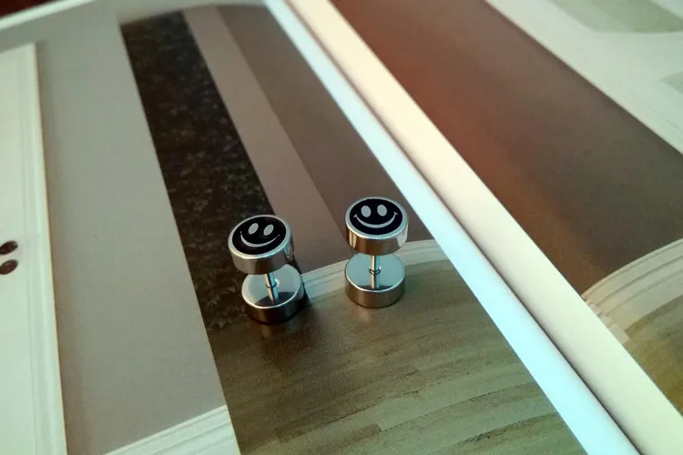 Мужская серьга женщины Оригинальная простая улыбающаяся круглая штанга-гантель Диски колеса автомобиля из титановой стали Микс партия на.