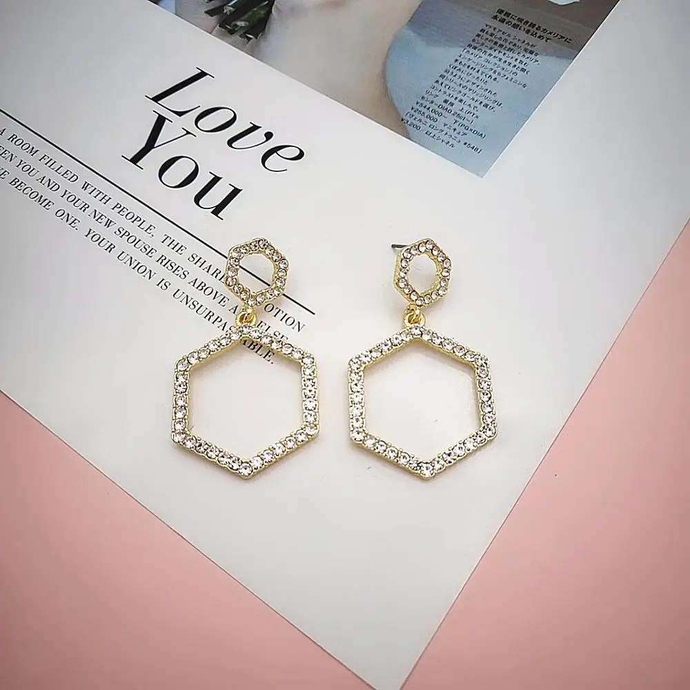 Модные женские сережки золотого цвета хорошее качество стеклянные из полигона |