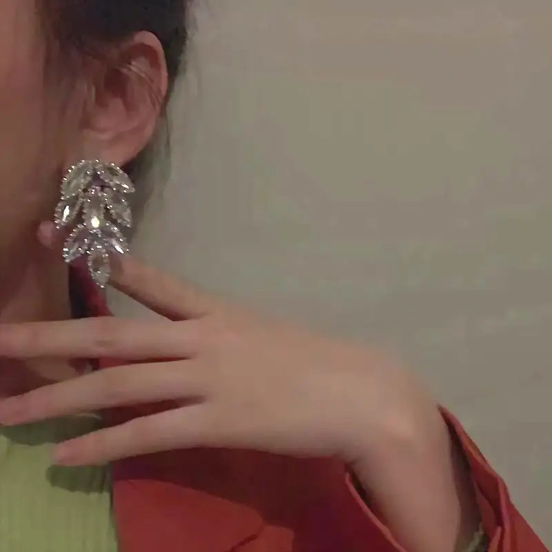 Роскошные циркониевые серьги в форме листьев для женщин новые блестящие стразы