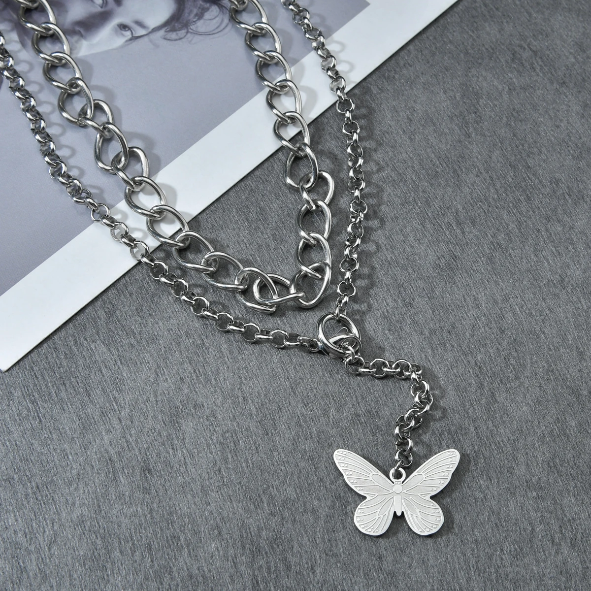 

2021 Hot Selling European and American Temperament Jewelry Men and Women Necklace Stainless Steel Butterfly Pendant Choker