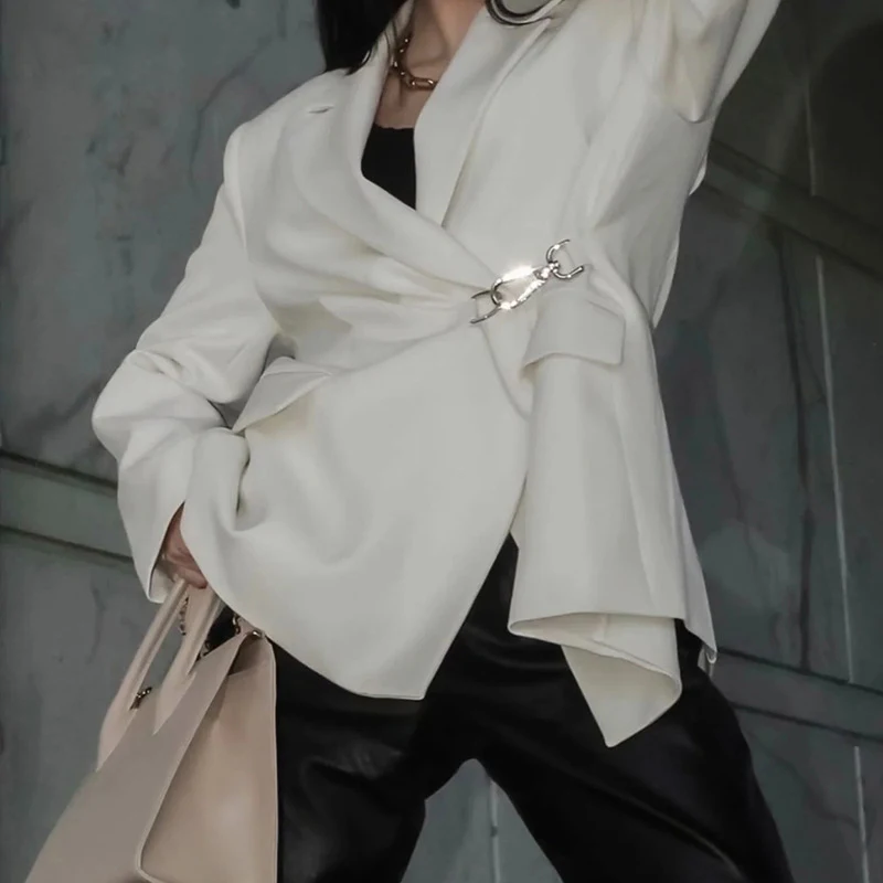 

Женский дизайнерский Блейзер, Белый Асимметричный блейзер с боковой пряжкой, женские корейские блейзеры и куртки, верхняя одежда в стиле Ха...