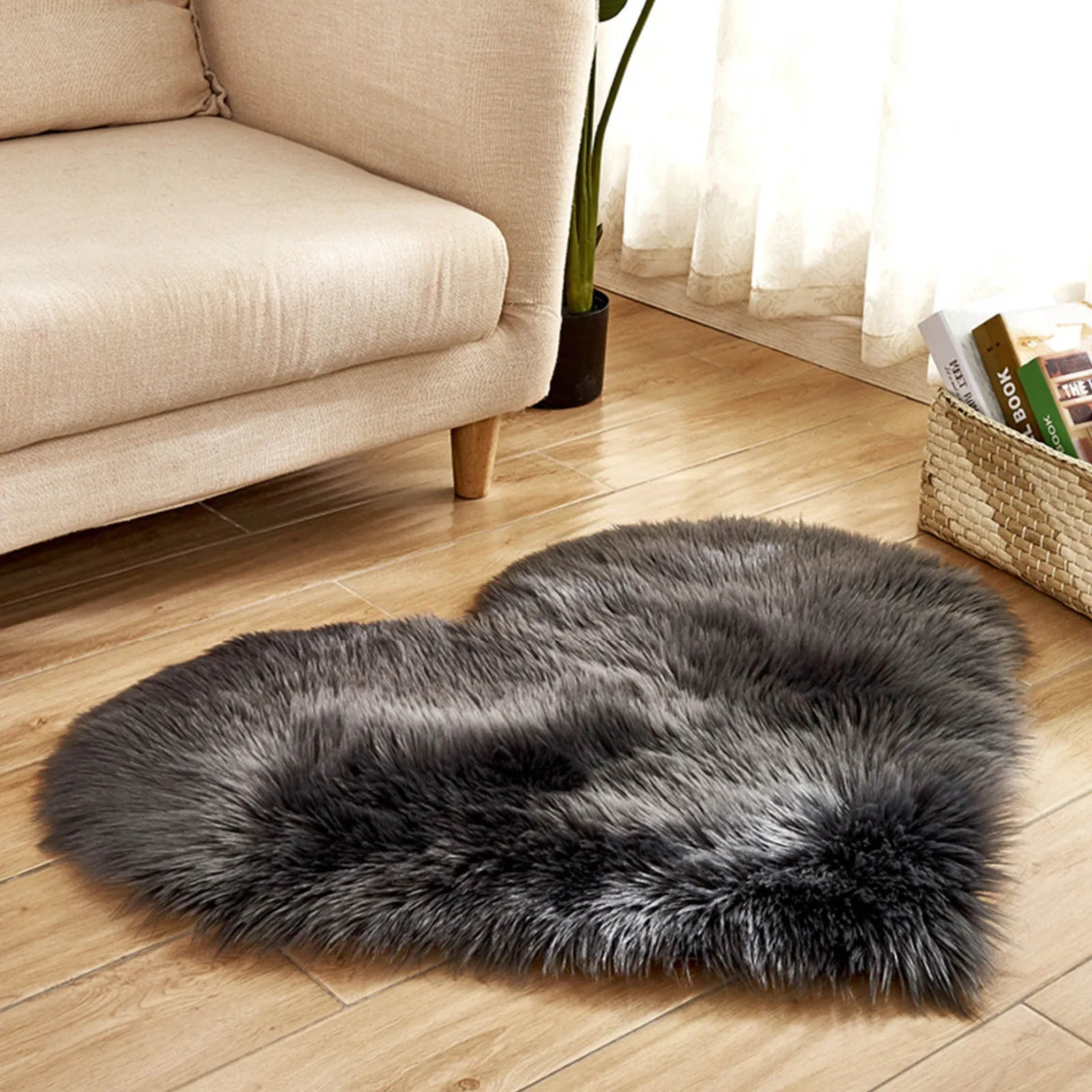 

Shaggy Carpet Love Heart Rugs Artificial Fur Sheepskin Hairy Carpet Bedroom Living Room Decor Soft Shaggy Area Rug 40x50cm
