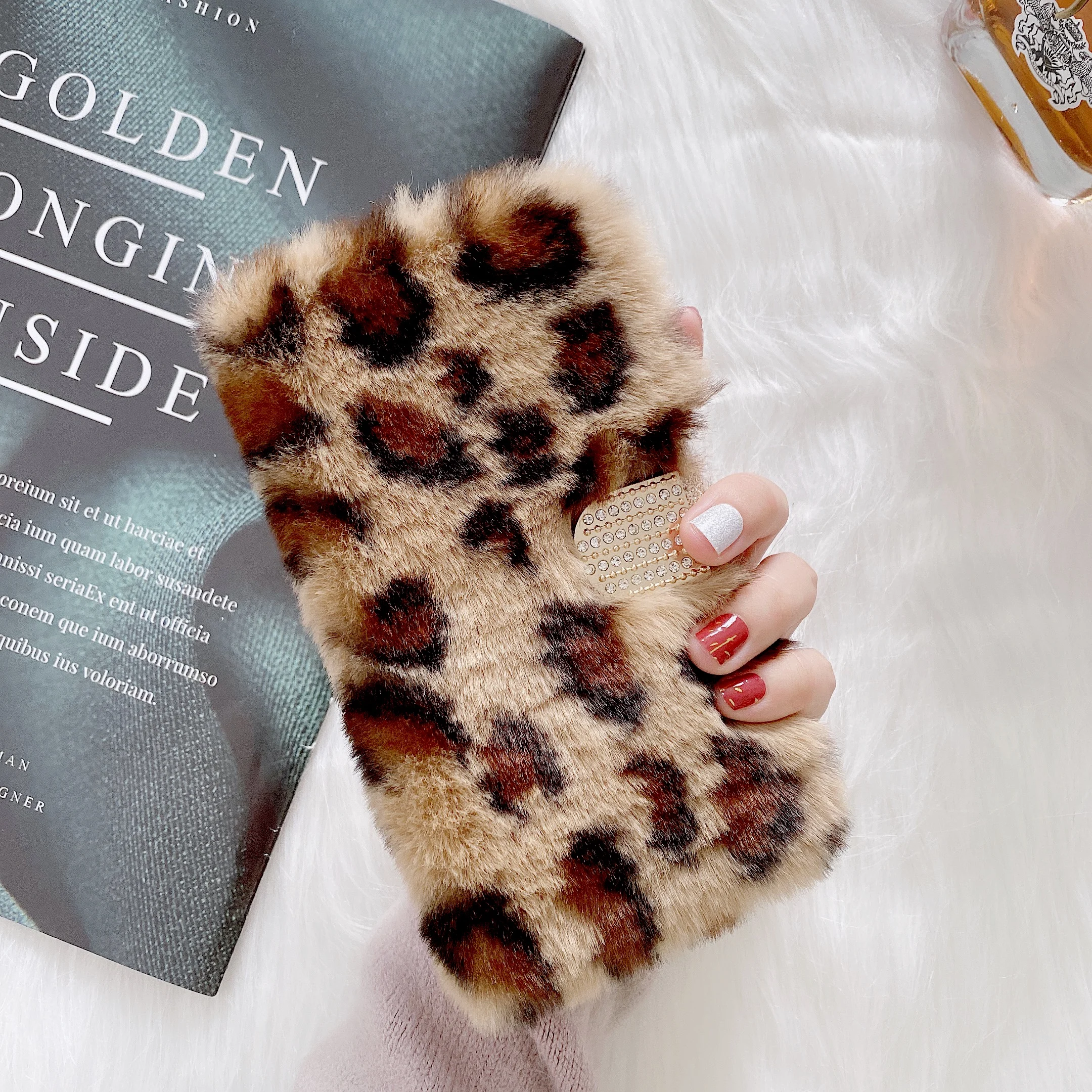 Кожаный чехол-бумажник с откидной крышкой леопардовой пушистой меховой