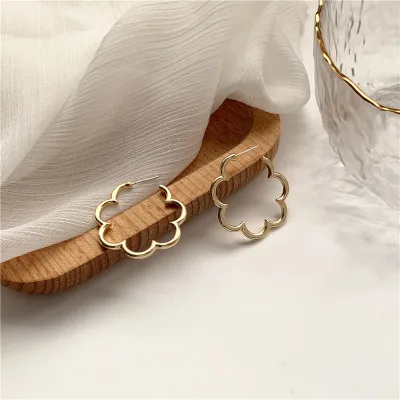 

2020 fashionable new flower shape personalized Earrings Korean heart-shaped star geometric Earrings