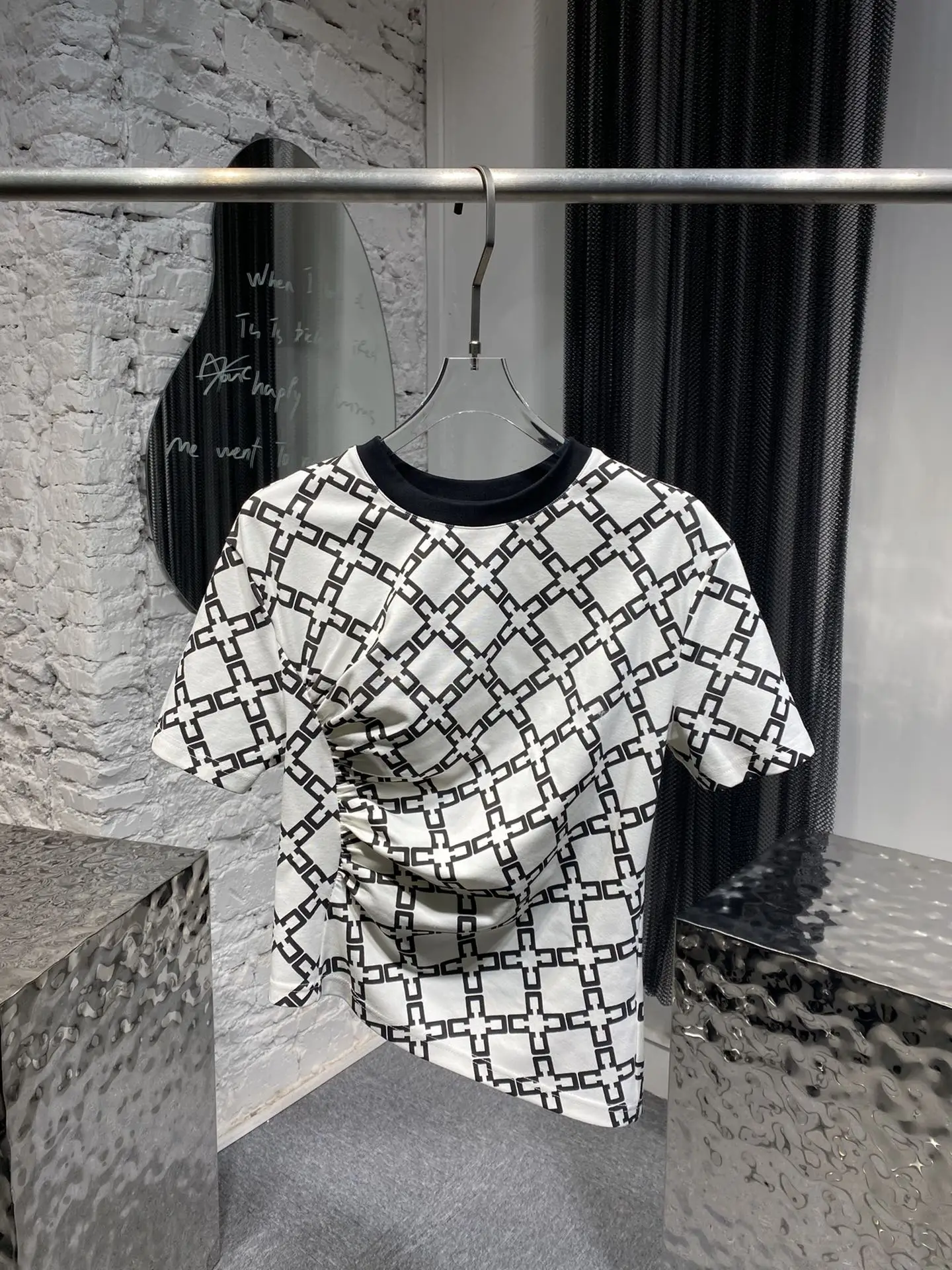 

Женская Асимметричная футболка с принтом, повседневная Приталенная футболка с коротким рукавом, в складку, в европейском стиле, весна 2022