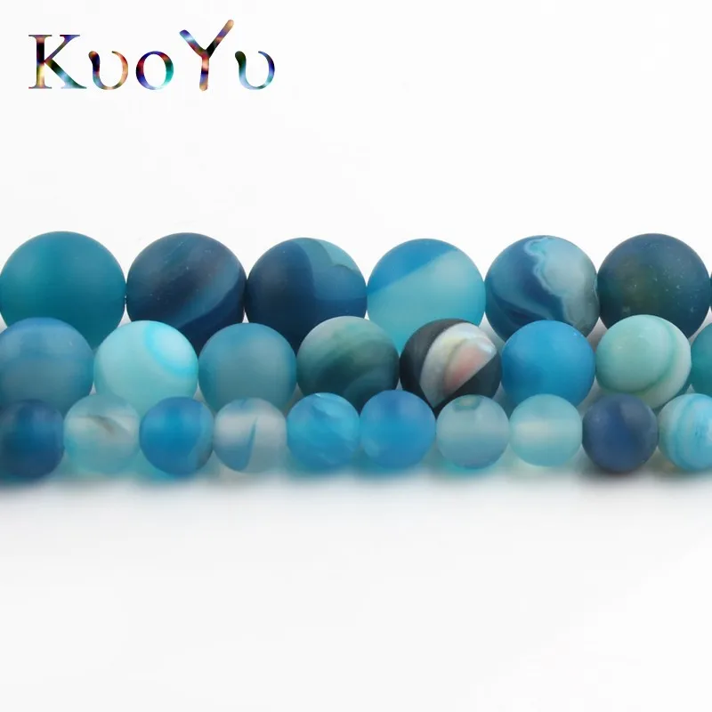 Браслет из матового натурального камня с полированными синими полосками |