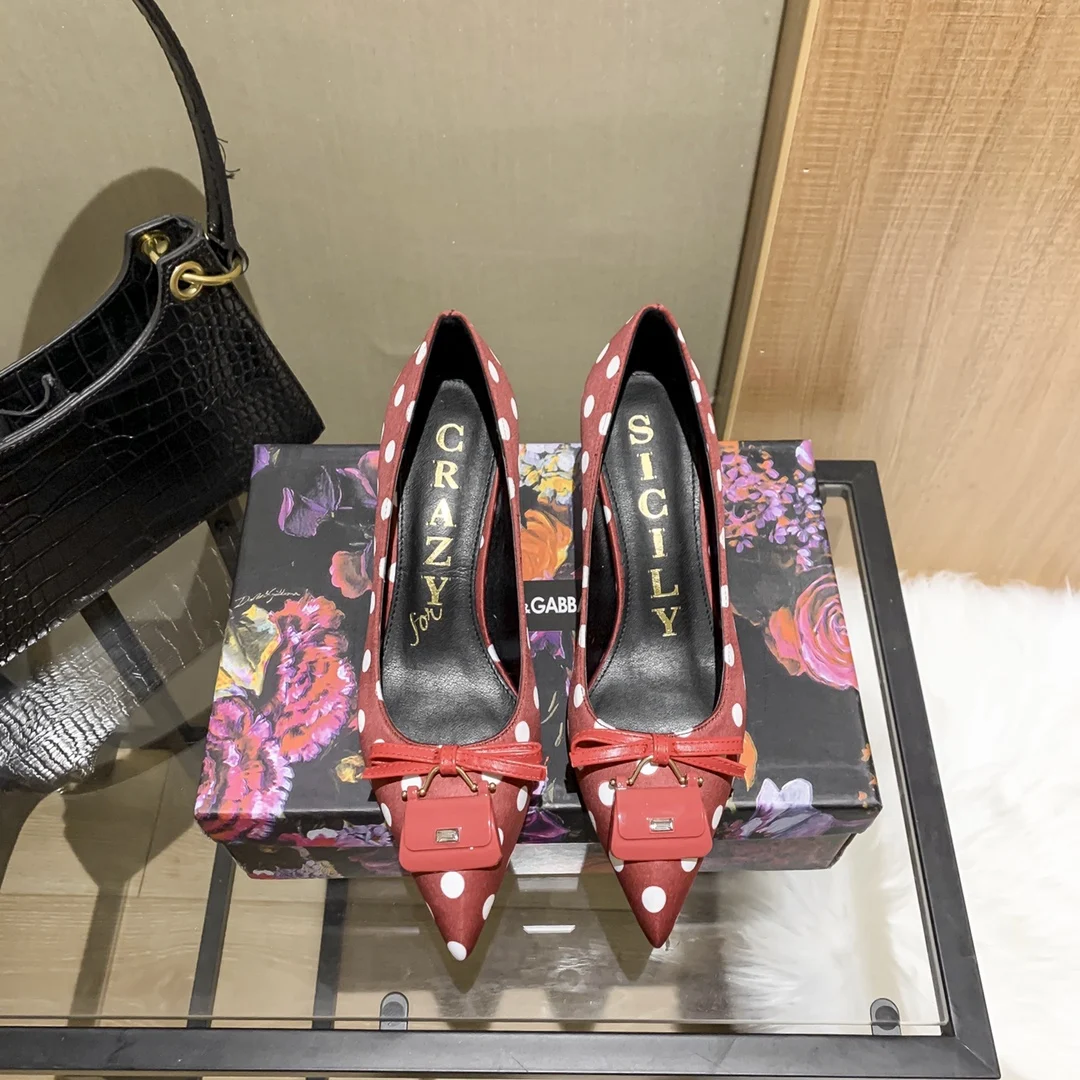 

Net red with the same net yarn black French high heels women's fine heels 2020 new lace pointed shallow mouth cat heels shoes