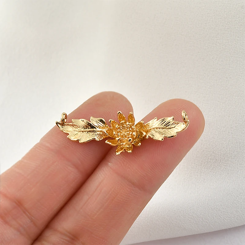 Медное покрытие 18k Золотая лента листья маленькая Маргаритка двойная подвеска