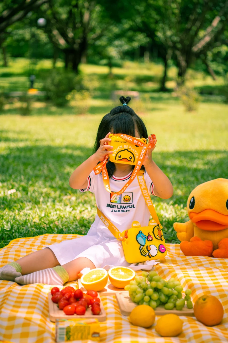 

New B.Duck Polaroid Digital camera can take pictures and print Mini SLR Little yellow duck children's camera birthday gift toys