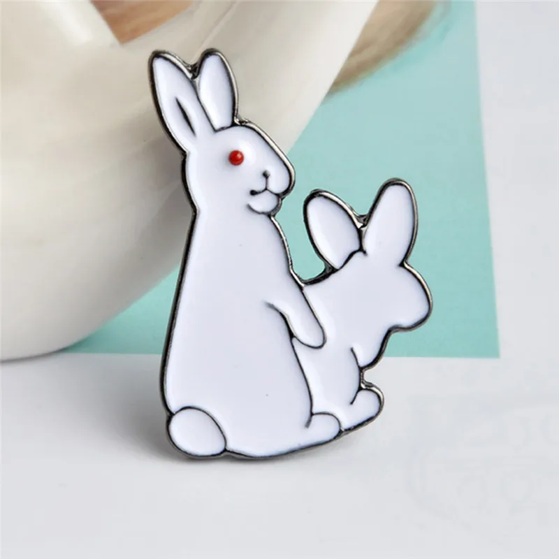 Мультфильм белый кролик злой брошь булавки животное джинсовая куртка корсаж