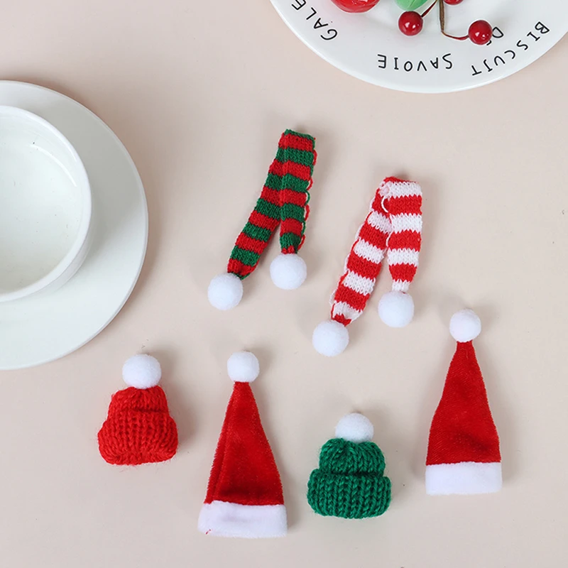 

2pcs/set Creative Stylish Xmas Mini Scarf and Hat Decor Doll Clothes Accessory Plants Adornment for Festival Christmas Party