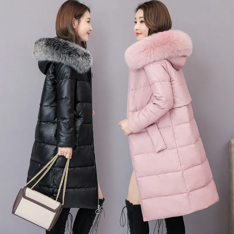 Утепленная зимняя куртка из искусственной кожи с капюшоном и воротником