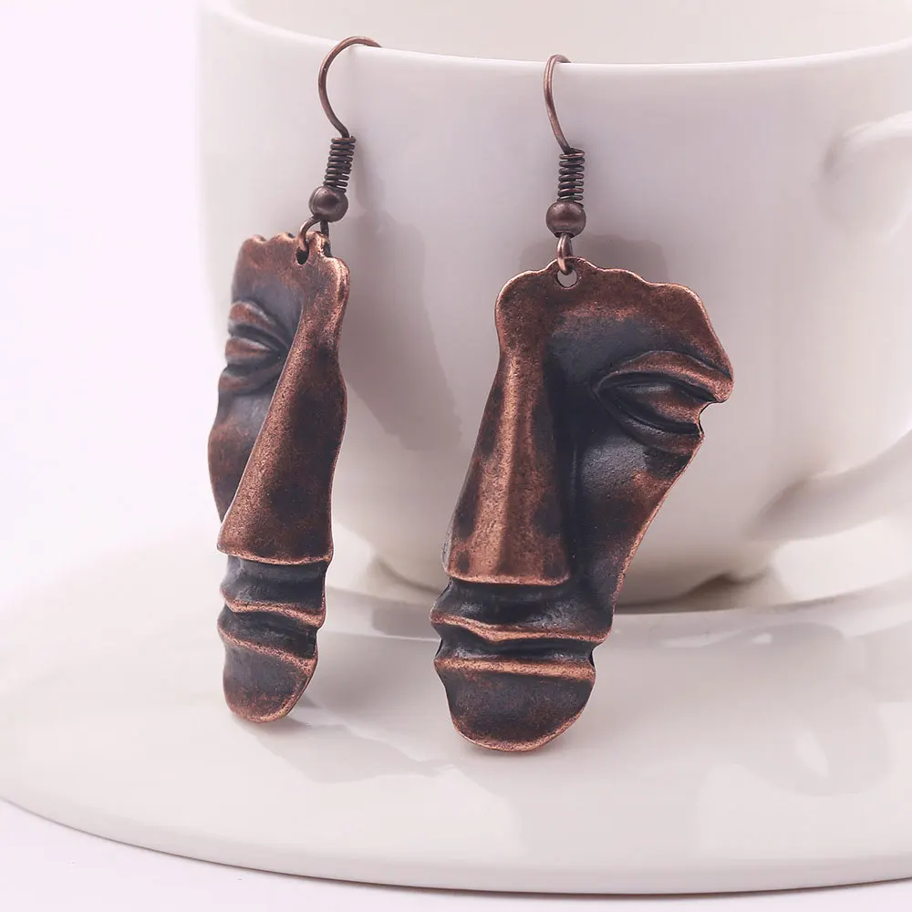 

Fashion Gold Color Half face Brooch Exaggerated Abstract Coat Brooches For Women New Design Autumn Winter Alloy Accessories