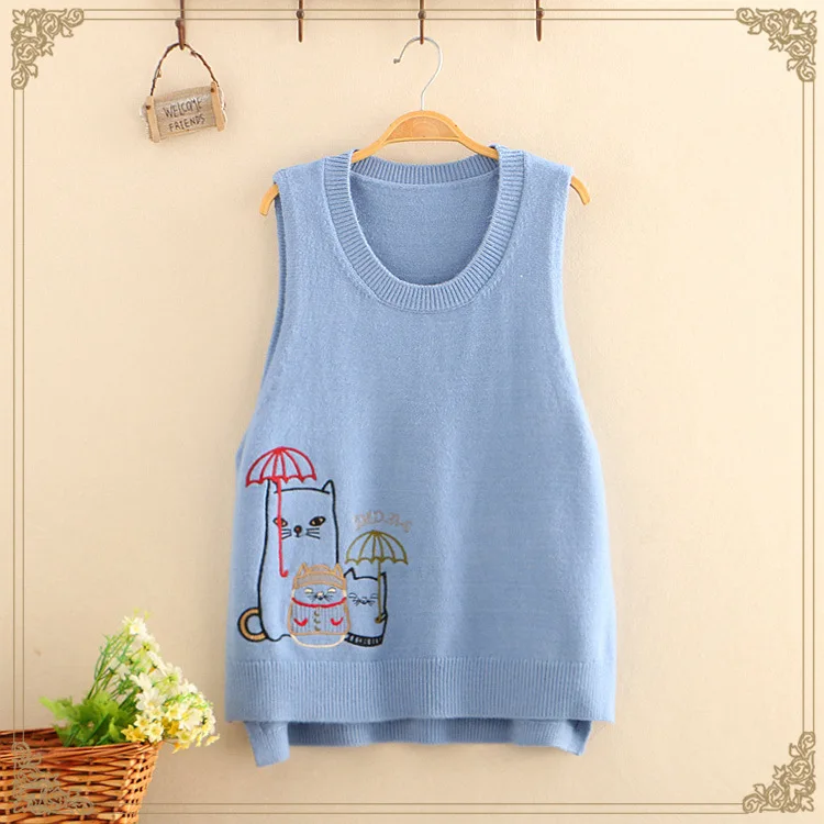 Женский трикотажный жилет с круглым вырезом на раннюю осень |